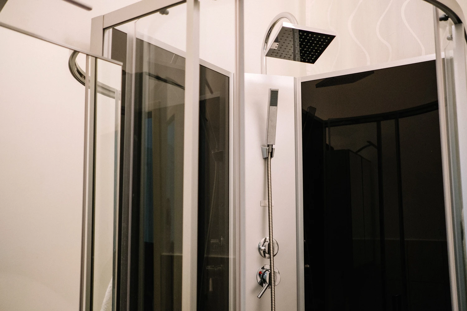99669442_m (1) Shower cabin in a bathroom.<br />